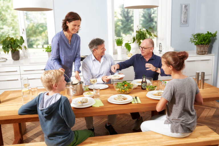 Familien Maultaschen Essen mit Kinder