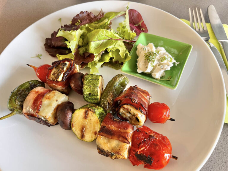 Grillspieße mit Maultaschen und Gemüse