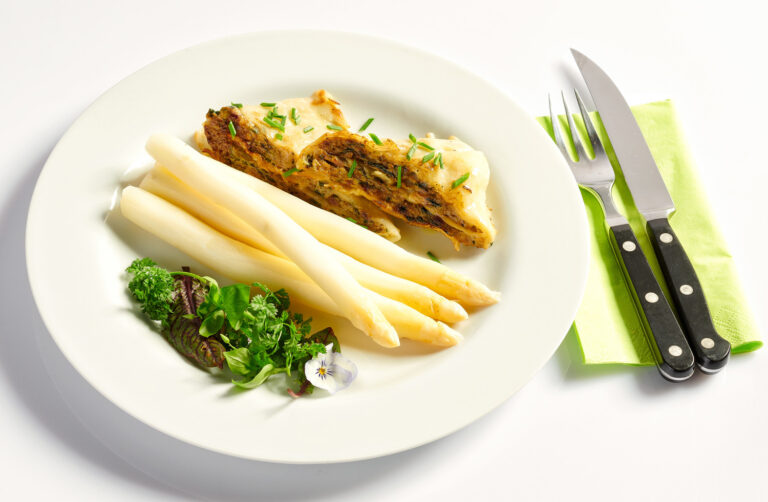 Maultaschen mit Spargel